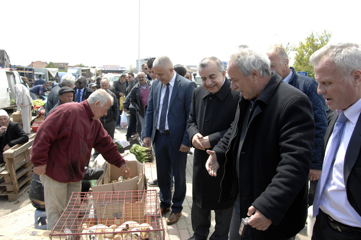 RSG Zahir Tanin(middle), speaking with Mayor Bujar Berisha(right) at the market in Bresje, municipality of Fushe Kosova/Kosovo Polje 2016©UNMIK Photo by: Arton Muçolli