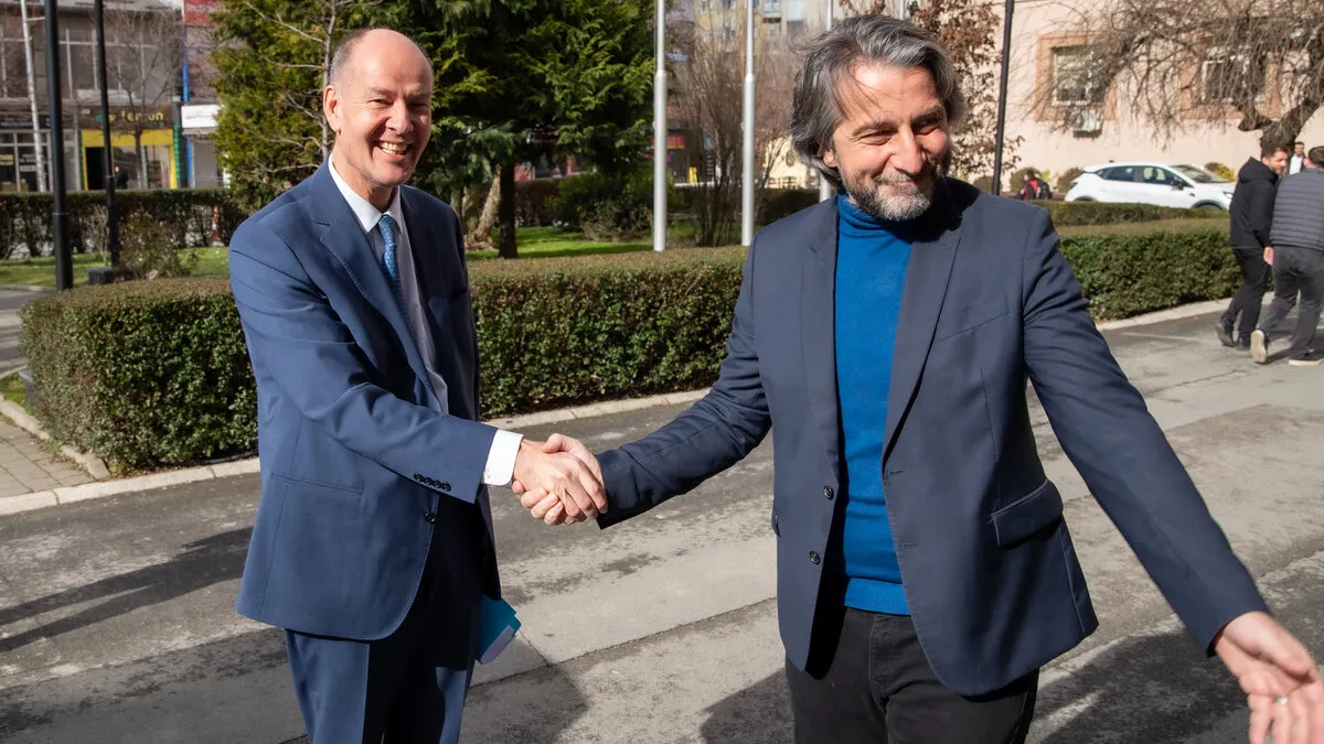 Head of UNMIK, Mr. Peter Due on the left side, meets the Mayor of Pristina, Mr. Përparim Rama.