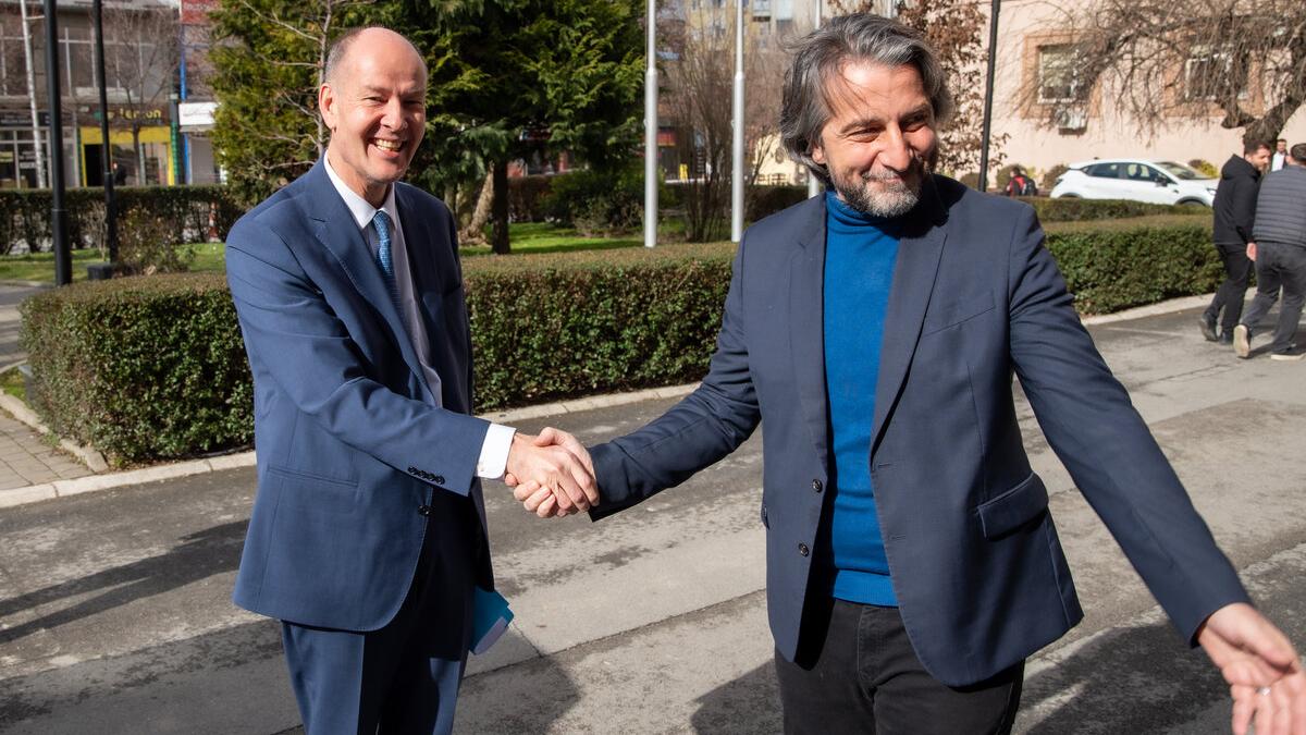 Head of UNMIK, Mr. Peter Due on the left side, meets the Mayor of Pristina, Mr. Përparim Rama.