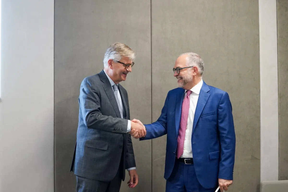 Two men shaking hands
