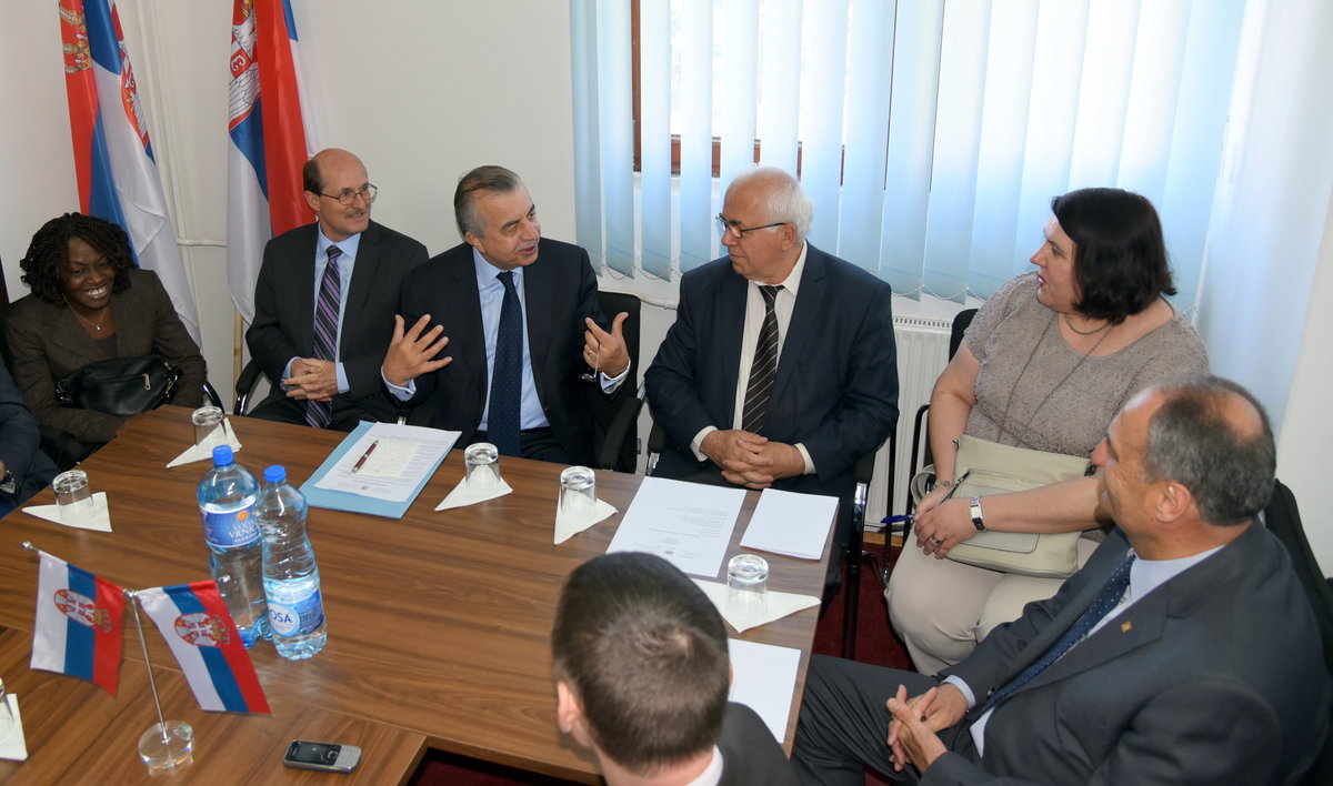 SRSG Zahir Tanin and UNMIK team meeting with Leposavić/Leposaviq Mayor, Dragan Jablanović. 2016©UNMIK Poto by: Shpend Bërbatovci