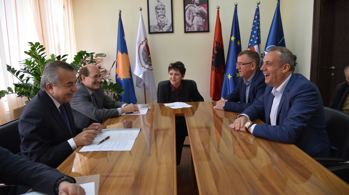 SRSG Zahir Tanin(left), DSRSG Christopher Coleman(second left), and the UNMIK meeting with Mayor Naim Ismajli(right).  2016©UNMIK Poto by: Shpend Bërbatovci​