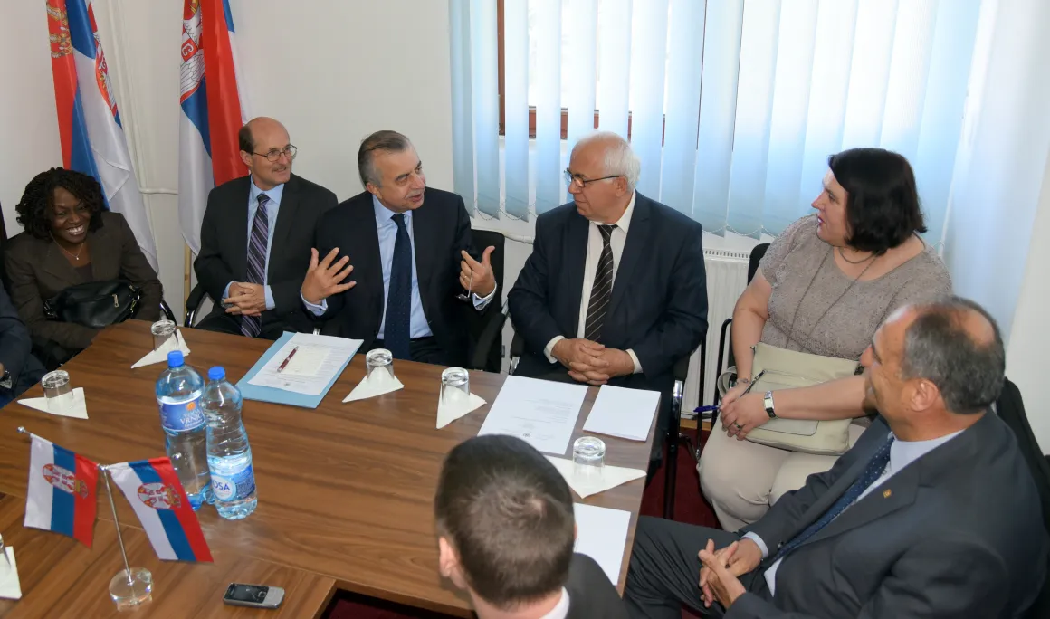 SRSG Zahir Tanin and UNMIK team meeting with Leposavić/Leposaviq Mayor, Dragan Jablanović. 2016©UNMIK Poto by: Shpend Bërbatovci