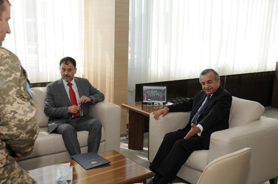 SRSG Zahir Tanin (right) meeting with Minister of Defense of the Republic of Moldova, Mr. Anatolie Salaru (left).  2016©UNMIK Poto by: Arton Muçolli